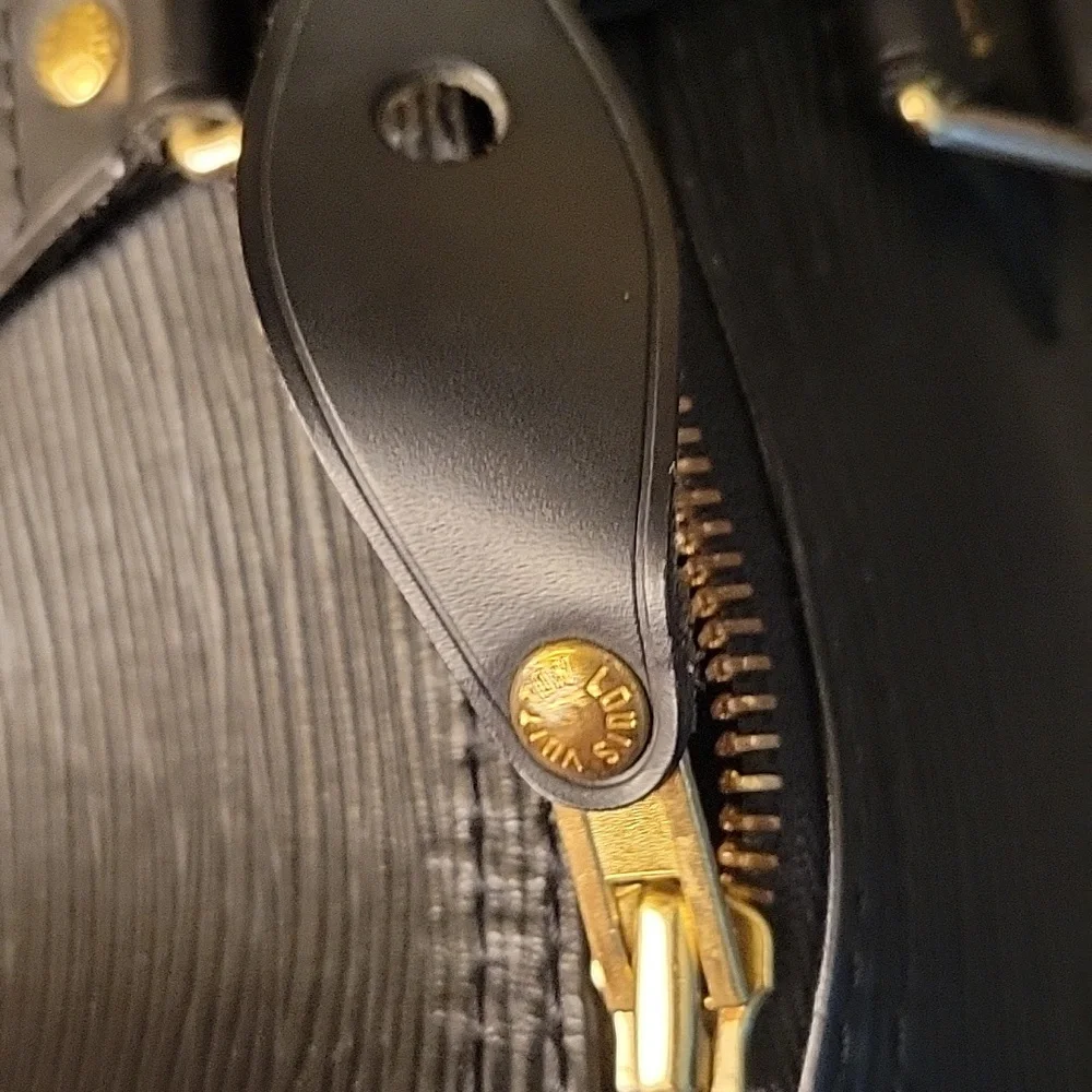 LV Speedy 30 in  Black Epi - Picture 7 of 11